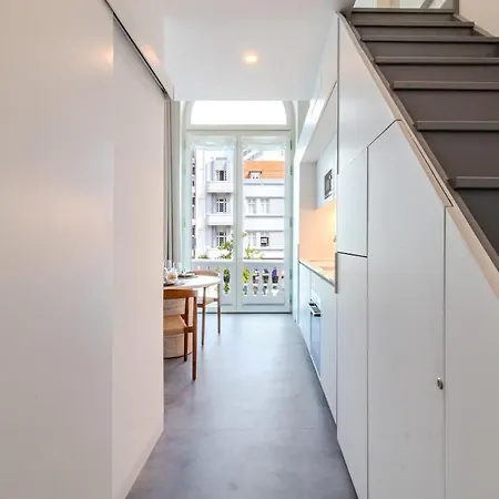 Iconic White Loft - Avenida Apartment