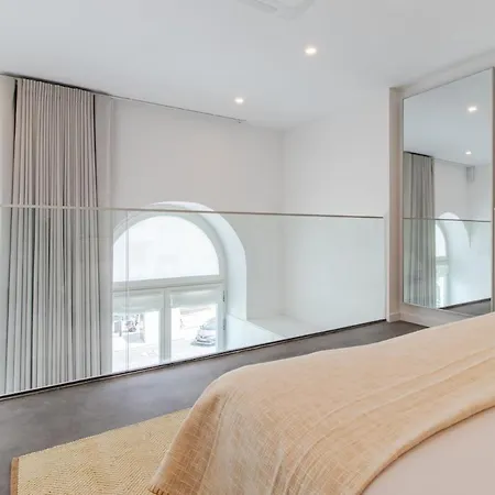 Iconic White Loft - Avenida Apartment