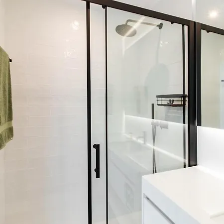 Iconic White Loft - Avenida Apartment
